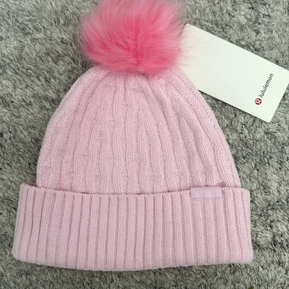 Lululemon Cable Knit Pom Beanie NWT Meadowsweet Pink Rare ? Recent Purchases :) : r/lululemon main image 4